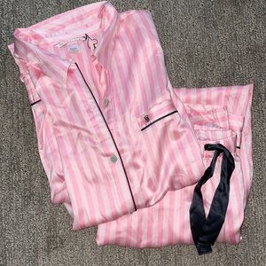 NWT Victoria Secrets pajama set. Size medium